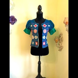 Embroidered short sleeve jacket. Blue. Size small.